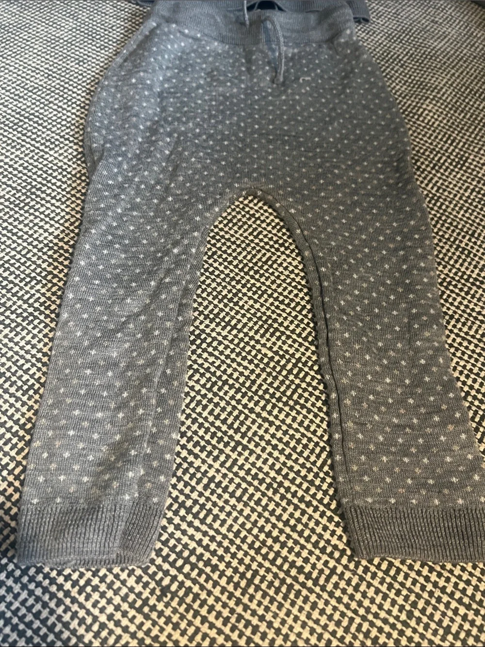 H&M Gray Knit outfit. 12-18 months.